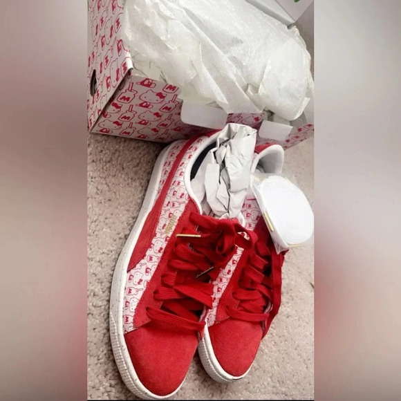 Puma Suede Classic X Hello Kitty NEW In box - Picture 2 of 5
